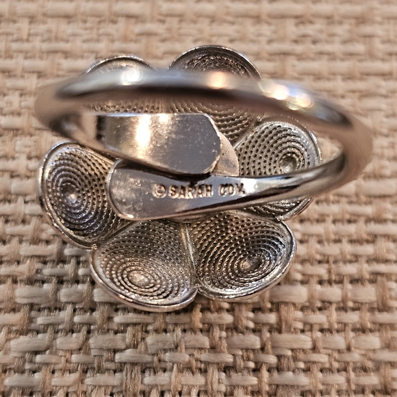Vintage '71 Sarah Coventry "Blue Buttercup" adjustable silvertone ring - Picture 6 of 6